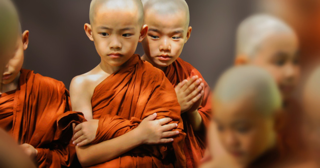 Thailanda: Tinerii salvati din pestera inundata au parasit un templu budist in care au rostit rugaciuni 11 zile