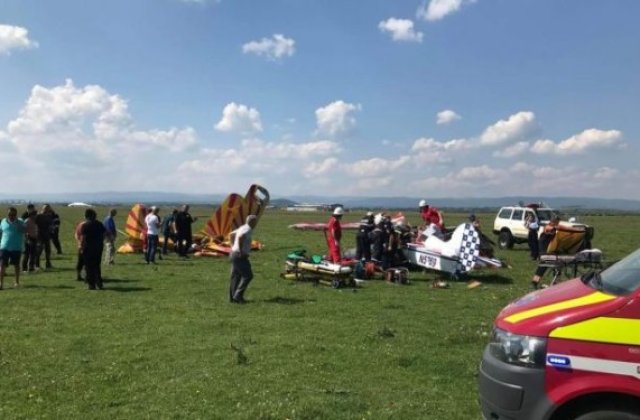 Suceava: Doua avioane de mici dimensiuni s-au ciocnit in aer si s-au prabusit. Unul dintre piloti a murit