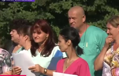 Protest la Spitalul Universitar. Asistent: Tot spitalul pica pe noi. Fac medicii cheta sa cumpere o galeata de Vinarom