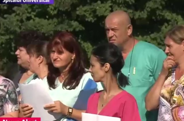 Protest la Spitalul Universitar. Asistent: Tot spitalul pica pe noi. Fac medicii cheta sa cumpere o galeata de Vinarom