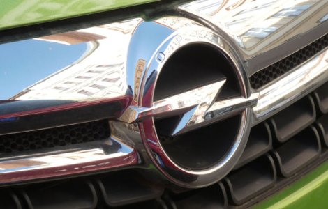 Presa germana: "Opel va reduce productia la 2 fabrici din cauza vanzarilor slabe". Constructorul sustine ca sunt "ajustari planificate"