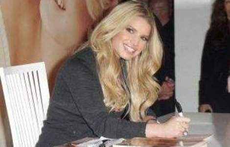 Jessica Simpson socheaza cu un nou look