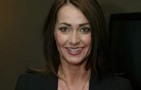 Nadia Comaneci si Bart Conner se dueleaza la tv