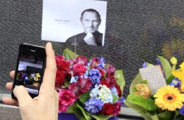 Steve Jobs: Din garajul casei parintesti, la idol al tehnologiei