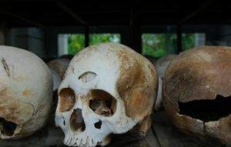 Doua gropi comune cu 900 de cadavre au fost descoperite la Tripoli