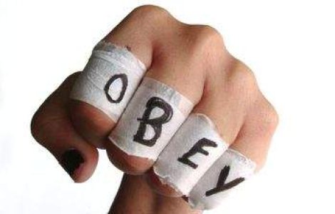 Brasov: Angajate batute de patron pentru ca si-au cerut banii