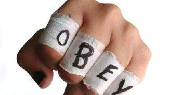 Brasov: Angajate batute de patron pentru ca si-au cerut banii