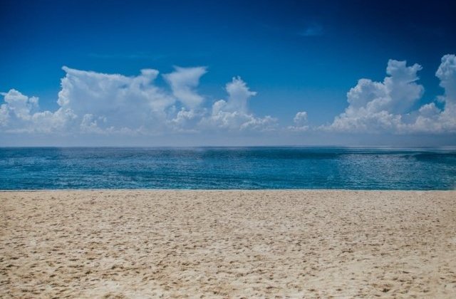 O femeie a fost gasita moarta pe o plaja din Mangalia