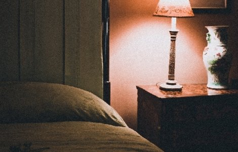 Studiu: Obiceiul de a dormi cu lumina aprinsa poate creste riscul de diabet