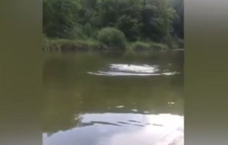 Un tanar s-a inecat intr-un lac din Sovata in timp ce prietenii sai il filmau / VIDEO