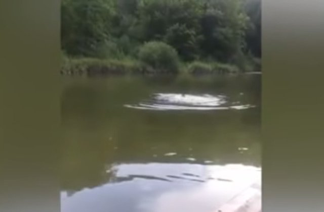 Un tanar s-a inecat intr-un lac din Sovata in timp ce prietenii sai il filmau / VIDEO