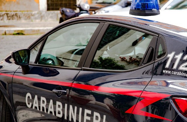 O romanca de 16 ani s-a sinucis in Italia