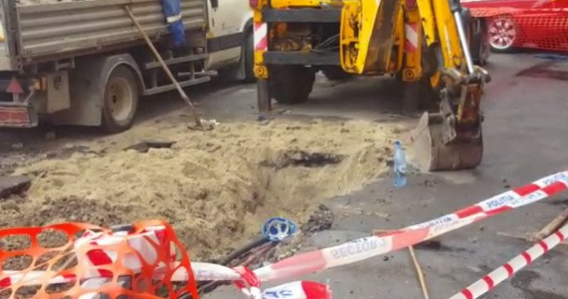 Un muncitor a murit, iar alti doi sunt raniti dupa ce au fost prinsi sub pamant pe un santier din Sibiu