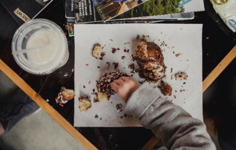 Studiu: Mancatul emotional este dobandit de copii din mediul familial, nu mostenit pe cale genetica