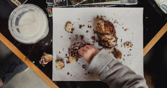 Studiu: Mancatul emotional este dobandit de copii din mediul familial, nu mostenit pe cale genetica