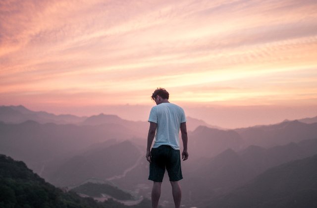 9 obiceiuri zilnice care iti distrug coloana vertebrala