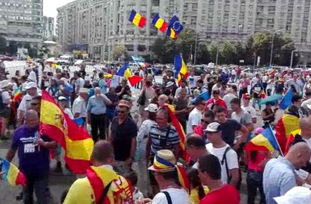 Miting Diaspora: Aproape 100.000 de persoane au fost in Piata Victoriei. Incidente intre jandarmi si protestatari