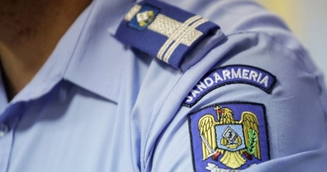 Jandarmeria: Persoane din grupuri violente si galerii ale unor echipe de fotbal, in Piata Victoriei