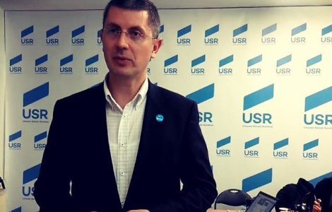 Dan Barna: Suntem solidari cu femeia jandarm agresata. Un consilier povesteste ca a fost lovit de un jandarm