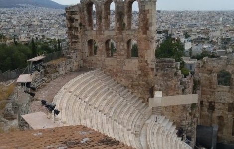  Top  Turist in Europa: Fata nevazuta a Atenei, intr-un city break de 3 zile