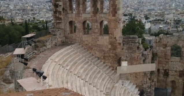  Top  Turist in Europa: Fata nevazuta a Atenei, intr-un city break de 3 zile