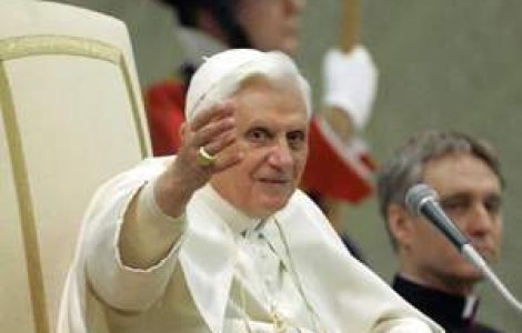 Papa se declara solidar cu evreii si condamna negarea Holocaustului