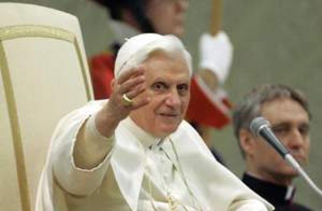 Papa se declara solidar cu evreii si condamna negarea Holocaustului