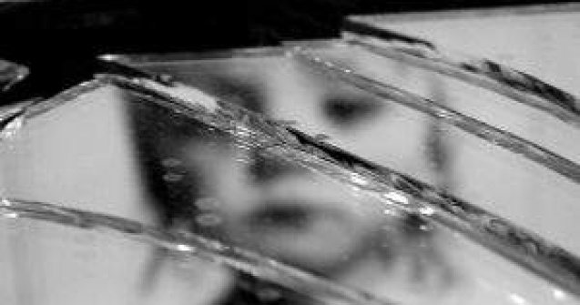 Cruzime fara limita din partea unei asistente maternale