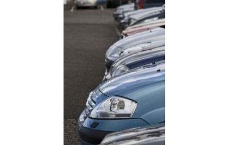 Inmatricularile de autoturisme "pun frana" in 2011