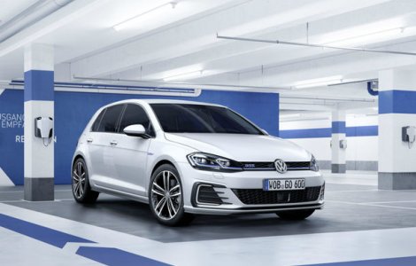 Volkswagen ar putea rechema in service 124.000 de masini electrice si plug-in hybrid: germanii au folosit un metal periculos in sistemele de incarcare