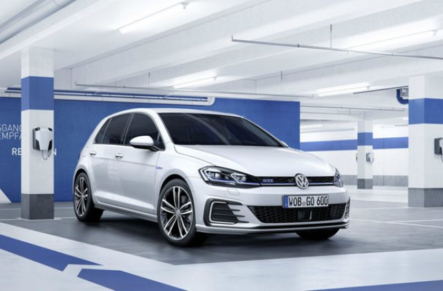 Volkswagen ar putea rechema in service 124.000 de masini electrice si plug-in hybrid: germanii au folosit un metal periculos in sistemele de incarcare