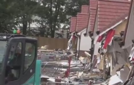 Motivul pentru care un roman a distrus cu un excavator cinci case noi, in Marea Britanie/ VIDEO