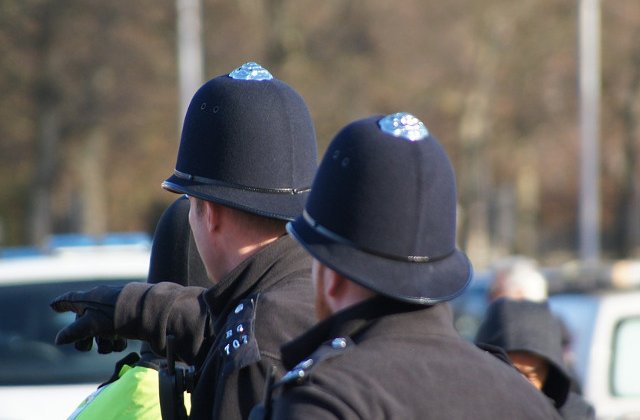 Mai multi raniti, dupa ce o masina a lovit bariera de securitate din fata parlamentului britanic/ VIDEO