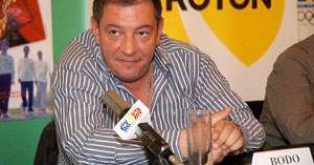 Bodo isi face cununia la Bamboo