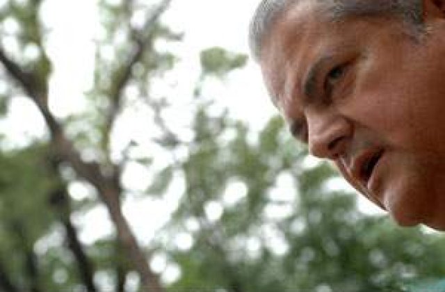 Institutii de Stat, obligate sa finanteze campania electorala a lui Nastase