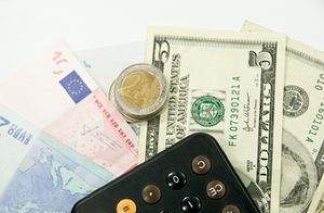 Leul se apreciaza pentru a cincea zi consecutiv