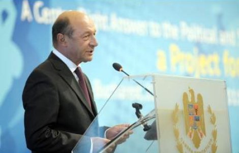 Basescu, intampinat de taranisti cu scandarea "Traiasca Regele"