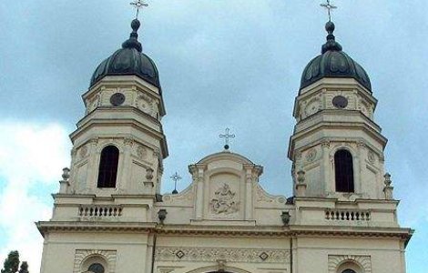 Iasi: 8.000 de pelerini asteapta sa se inchine la moastele Sfintei Parascheva