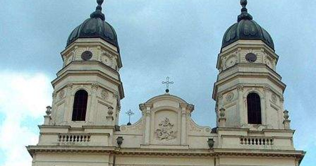 Iasi: 8.000 de pelerini asteapta sa se inchine la moastele Sfintei Parascheva