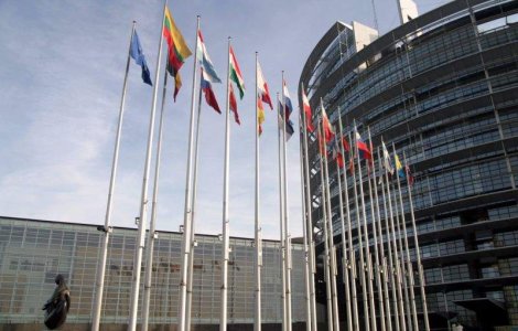 PE cere Comisiei Europene sa prezinte un plan UE pentru iesirea din criza