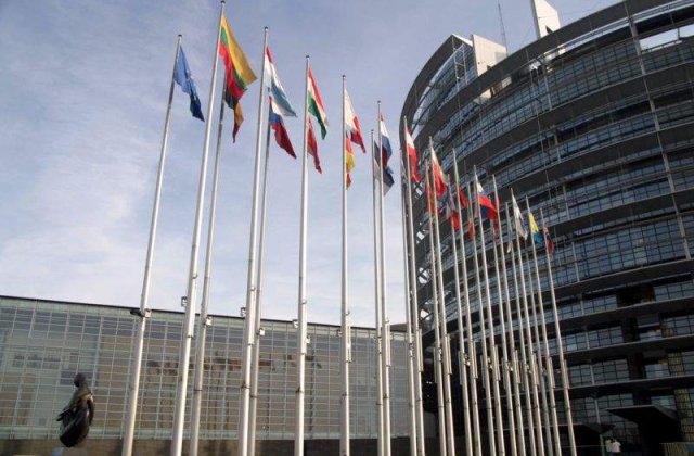 PE cere Comisiei Europene sa prezinte un plan UE pentru iesirea din criza