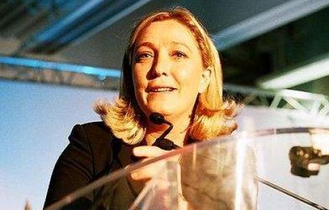 Marine Le Pen il admira pe Vladimir Putin