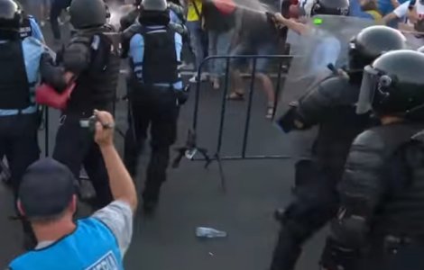 Coordonatorul jandarmilor: Gazele iritant-lacrimogene sunt avizate