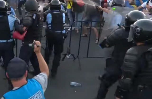 Coordonatorul jandarmilor la mitingul de vineri: Gazele iritant-lacrimogene sunt avizate si neletale