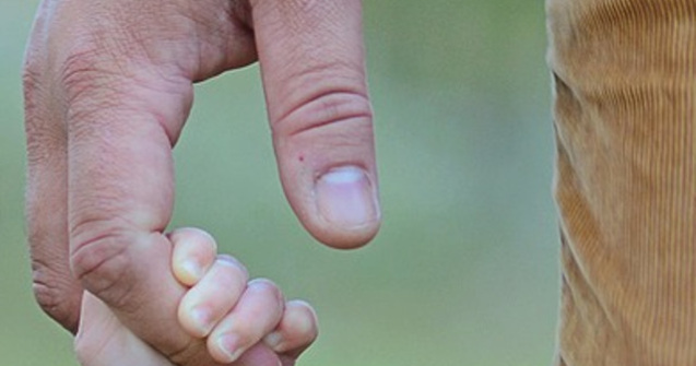 Motivul pentru care un tata a incercat sa isi vanda fetita