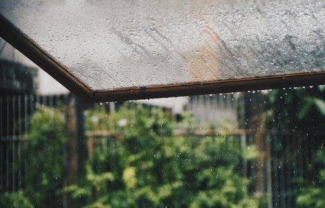 Informarea meteo de ploi torentiale, vijelii si grindina, prelungita pana duminica seara