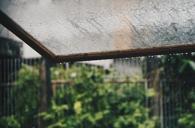 Informarea meteo de ploi torentiale, vijelii si grindina, prelungita pana duminica seara