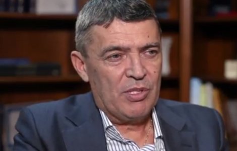 Petrache lui Valcov: Cei care pun in fruntea Guvernului un om de paie cum se numesc!?