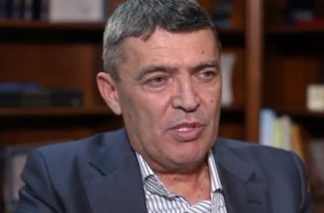 Petrache lui Valcov: Cei care pun in fruntea Guvernului un om de paie cum se numesc!?