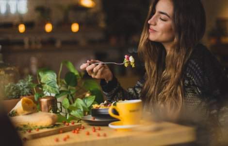 Studiu: Milenialii opteaza pentru mancarea realizata din ingrediente a caror provenienta este cunoscuta